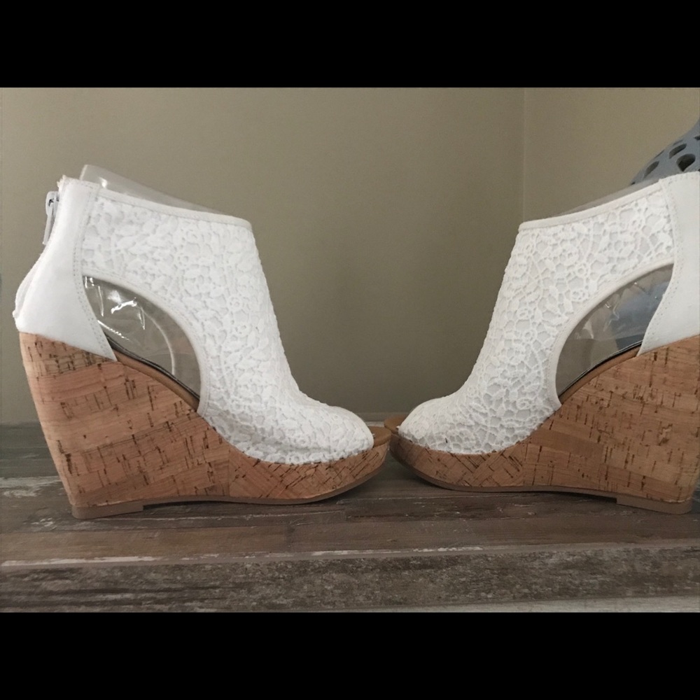 NIB Not Rated Crochet Wedge